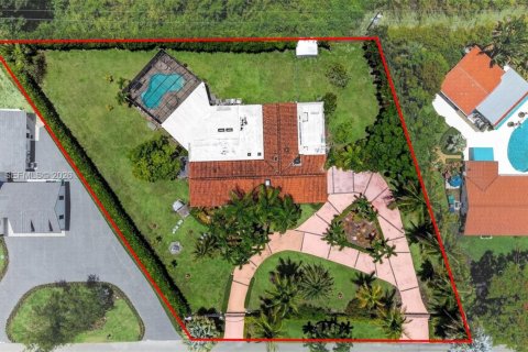 Villa ou maison à vendre à Miami, Floride: 4 chambres, 311.04 m2 № 2176109 - photo 27