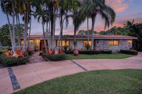 Villa ou maison à Miami, Floride 4 chambres, 311.04 m2 № 2176109