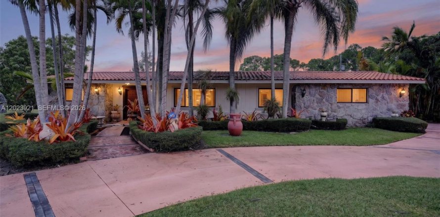 Villa ou maison à Miami, Floride 4 chambres, 311.04 m2 № 2176109
