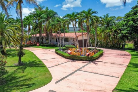 Villa ou maison à vendre à Miami, Floride: 4 chambres, 311.04 m2 № 2176109 - photo 6