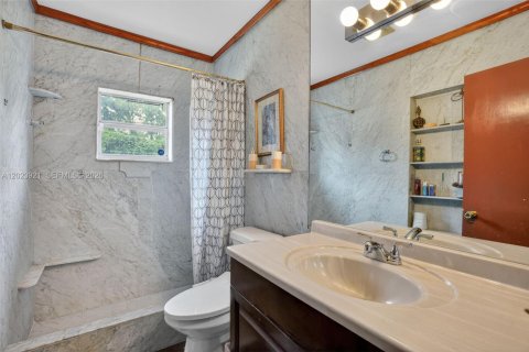 Villa ou maison à vendre à Miami, Floride: 4 chambres, 311.04 m2 № 2176109 - photo 10