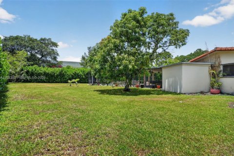Villa ou maison à vendre à Miami, Floride: 4 chambres, 311.04 m2 № 2176109 - photo 11