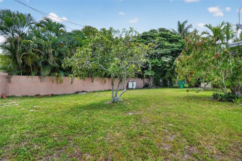 Villa ou maison à vendre à Miami, Floride: 4 chambres, 311.04 m2 № 2176109 - photo 17