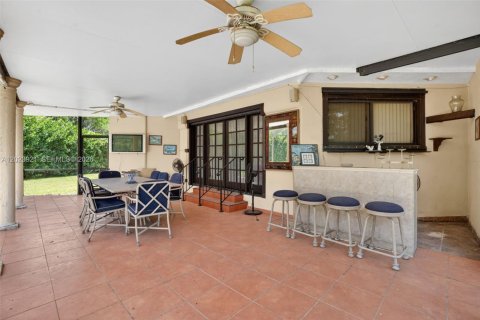 Villa ou maison à vendre à Miami, Floride: 4 chambres, 311.04 m2 № 2176109 - photo 13
