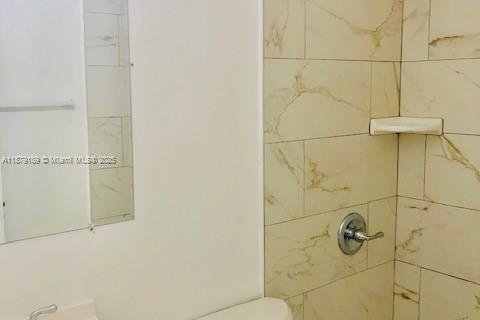 Casa en alquiler en Miami, Florida, 4 dormitorios, 139.45 m2 № 1927789 - foto 11