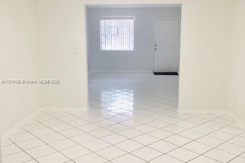 Casa en alquiler en Miami, Florida, 4 dormitorios, 139.45 m2 № 1927789 - foto 6