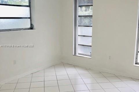 Casa en alquiler en Miami, Florida, 4 dormitorios, 139.45 m2 № 1927789 - foto 15