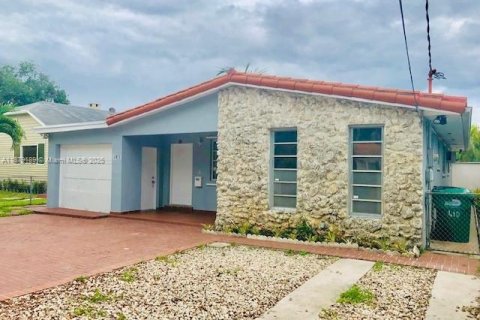 Casa en alquiler en Miami, Florida, 4 dormitorios, 139.45 m2 № 1927789 - foto 3