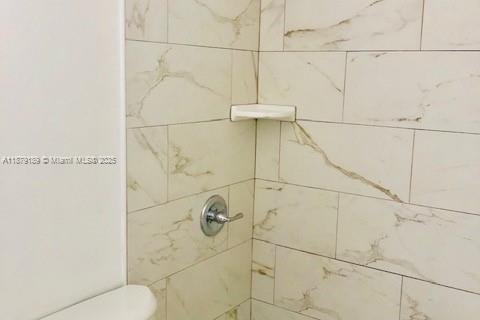 Casa en alquiler en Miami, Florida, 4 dormitorios, 139.45 m2 № 1927789 - foto 10
