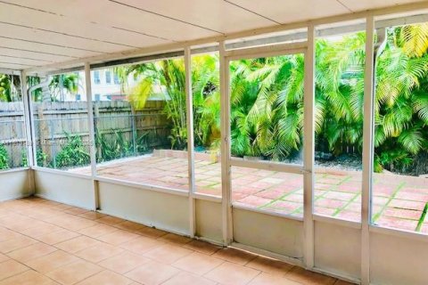 Casa en alquiler en Miami, Florida, 4 dormitorios, 139.45 m2 № 1927789 - foto 26