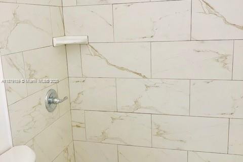 Casa en alquiler en Miami, Florida, 4 dormitorios, 139.45 m2 № 1927789 - foto 12