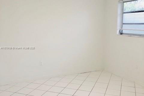 Casa en alquiler en Miami, Florida, 4 dormitorios, 139.45 m2 № 1927789 - foto 16