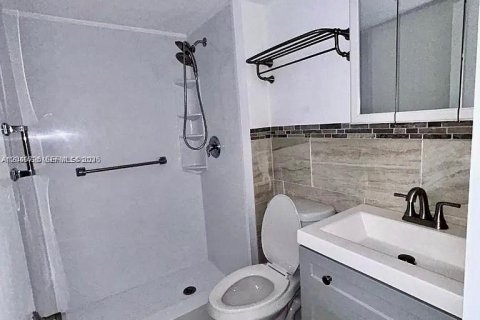 Copropriété à vendre à Hollywood, Floride: 2 chambres, 85.47 m2 № 2087972 - photo 10