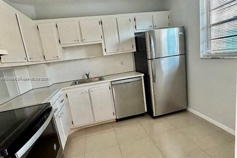 Copropriété à vendre à Hollywood, Floride: 2 chambres, 85.47 m2 № 2087972 - photo 4