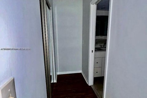 Copropriété à vendre à Hollywood, Floride: 2 chambres, 85.47 m2 № 2087972 - photo 6