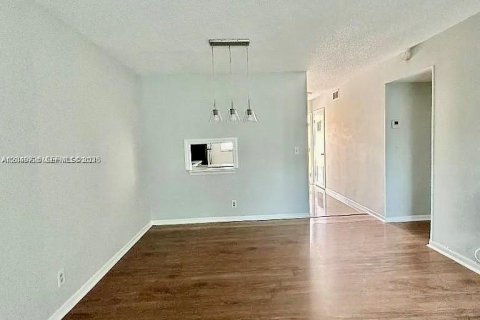 Copropriété à vendre à Hollywood, Floride: 2 chambres, 85.47 m2 № 2087972 - photo 5