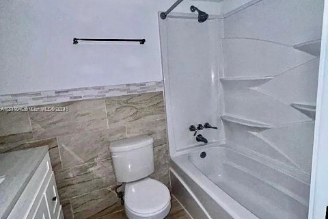 Copropriété à vendre à Hollywood, Floride: 2 chambres, 85.47 m2 № 2087972 - photo 8