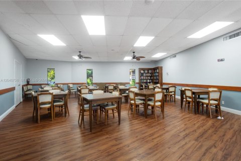 Copropriété à vendre à Hollywood, Floride: 2 chambres, 85.47 m2 № 2087972 - photo 16