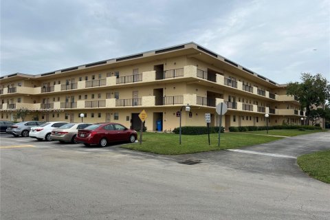 Copropriété à vendre à Hollywood, Floride: 2 chambres, 85.47 m2 № 2087972 - photo 2