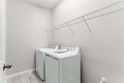 Townhouse in Winter Garden, Florida 3 bedrooms, 157.1 sq.m. № 2378319 - photo 16