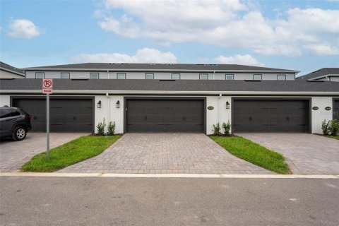 Townhouse in Winter Garden, Florida 3 bedrooms, 157.1 sq.m. № 2378319 - photo 14