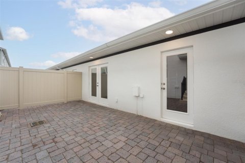 Townhouse in Winter Garden, Florida 3 bedrooms, 157.1 sq.m. № 2378319 - photo 10