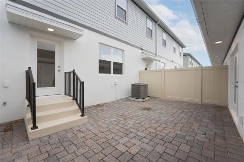 Townhouse in Winter Garden, Florida 3 bedrooms, 157.1 sq.m. № 2378319 - photo 11