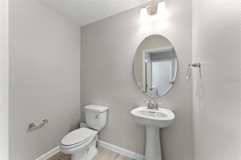 Townhouse in Winter Garden, Florida 3 bedrooms, 157.1 sq.m. № 2378319 - photo 17