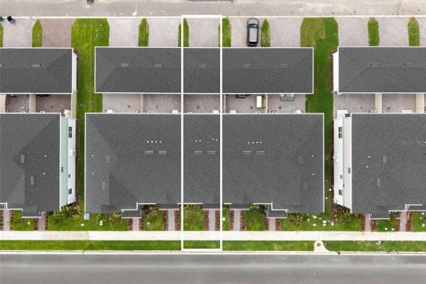 Townhouse in Winter Garden, Florida 3 bedrooms, 157.1 sq.m. № 2378319 - photo 2
