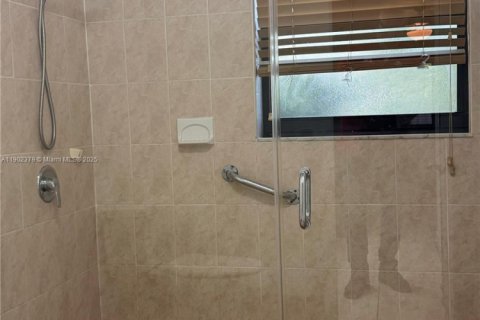 Купить виллу или дом в Майами, Флорида 3 спальни, 141.58м2, № 1953637 - фото 13