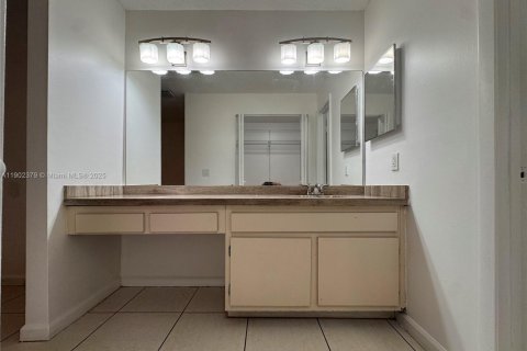 Купить виллу или дом в Майами, Флорида 3 спальни, 141.58м2, № 1953637 - фото 11