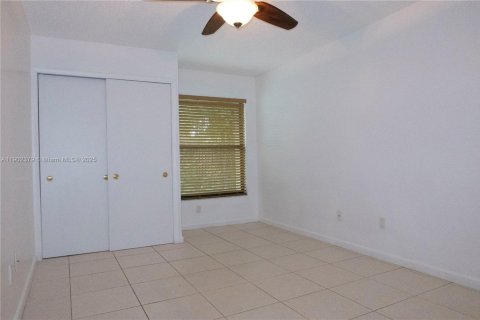 Купить виллу или дом в Майами, Флорида 3 спальни, 141.58м2, № 1953637 - фото 16