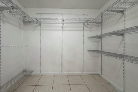 Купить виллу или дом в Майами, Флорида 3 спальни, 141.58м2, № 1953637 - фото 14