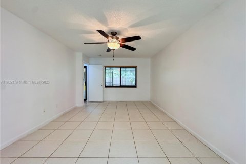 Купить виллу или дом в Майами, Флорида 3 спальни, 141.58м2, № 1953637 - фото 10