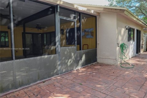 Купить виллу или дом в Майами, Флорида 3 спальни, 141.58м2, № 1953637 - фото 28