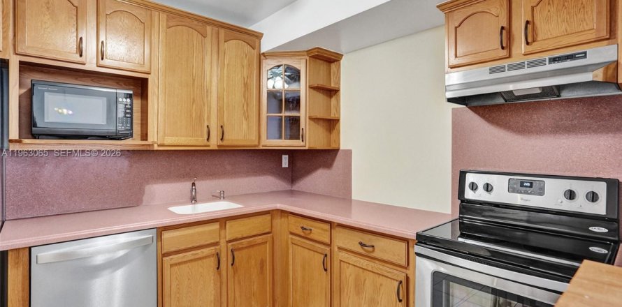 Condo in Hallandale Beach, Florida, 2 bedrooms № 2026091