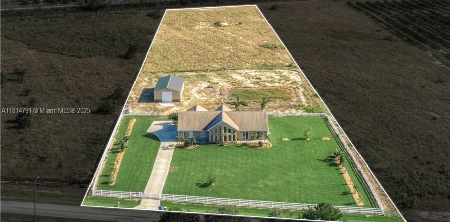 House in Lake Placid, Florida 4 bedrooms № 1766696