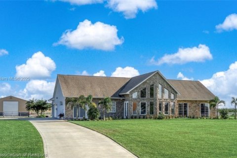 House in Lake Placid, Florida 4 bedrooms № 1766696 - photo 2