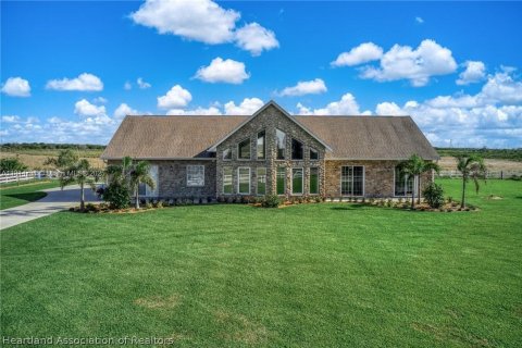 House in Lake Placid, Florida 4 bedrooms № 1766696 - photo 6