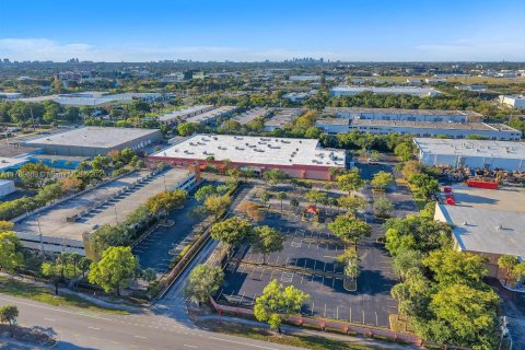 Купить коммерческую недвижимость в Форт-Лодердейл, Флорида № 1935070 - фото 1