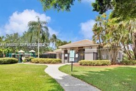 House in Weston, Florida 5 bedrooms, 230.4 sq.m. № 2017938 - photo 27