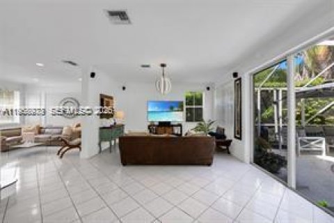 House in Weston, Florida 5 bedrooms, 230.4 sq.m. № 2017938 - photo 7