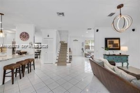 House in Weston, Florida 5 bedrooms, 230.4 sq.m. № 2017938 - photo 10