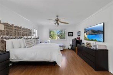 House in Weston, Florida 5 bedrooms, 230.4 sq.m. № 2017938 - photo 17