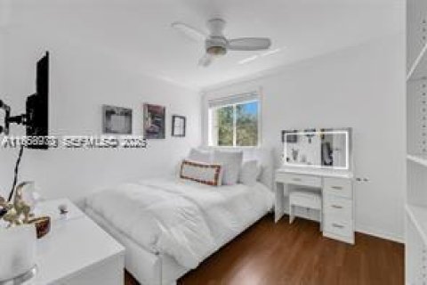 House in Weston, Florida 5 bedrooms, 230.4 sq.m. № 2017938 - photo 12