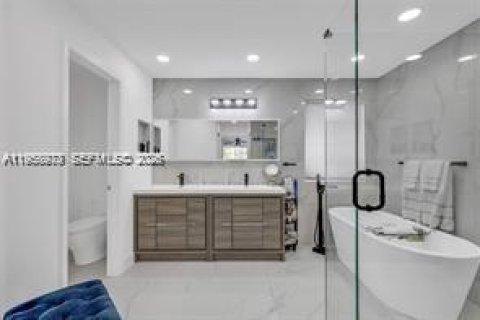 House in Weston, Florida 5 bedrooms, 230.4 sq.m. № 2017938 - photo 22