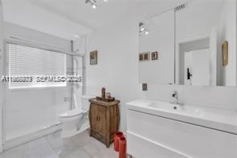 House in Weston, Florida 5 bedrooms, 230.4 sq.m. № 2017938 - photo 11