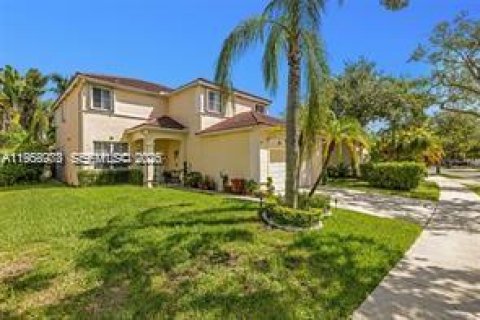 House in Weston, Florida 5 bedrooms, 230.4 sq.m. № 2017938 - photo 2