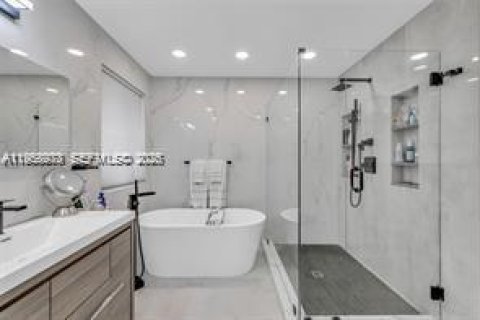 House in Weston, Florida 5 bedrooms, 230.4 sq.m. № 2017938 - photo 20