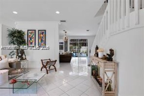 House in Weston, Florida 5 bedrooms, 230.4 sq.m. № 2017938 - photo 6